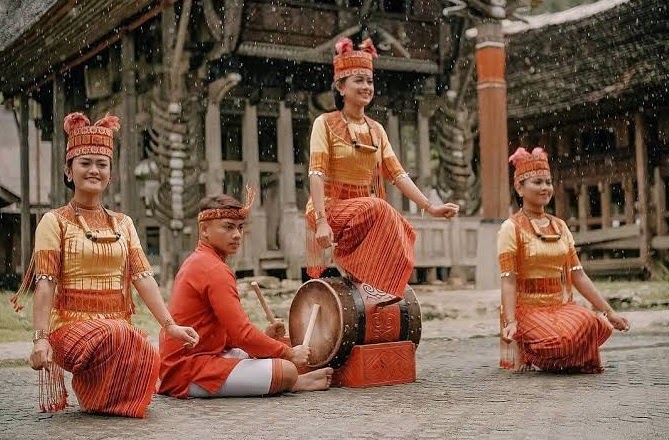 Berikut Ini Tarian Dan Musik Khas Suku Toraja TONDOK TORAYA
